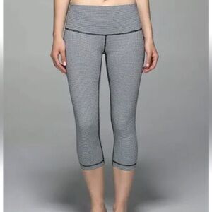 Lululemon Wunder Under crop leggings